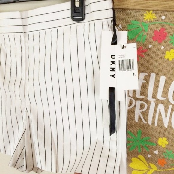 DKNY women's size 10 elastic waist striped short formal / walking shorts - Picture 2 of 4